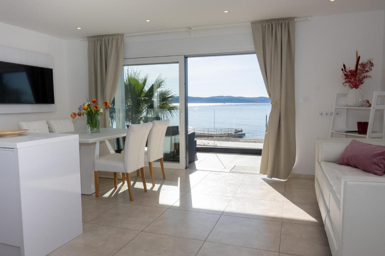 Paradise On The Beach Apartments ビビニェ エクステリア 写真