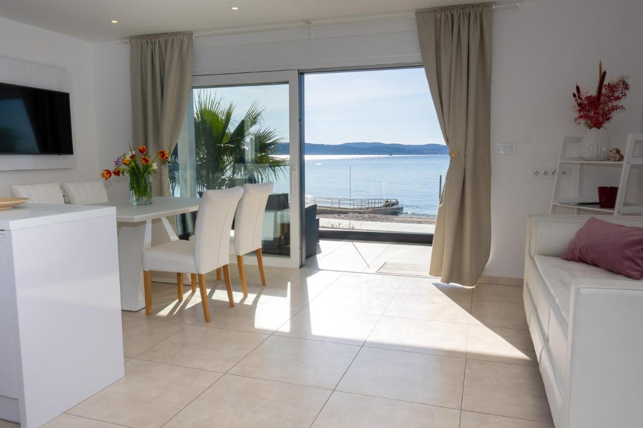 Paradise On The Beach Apartments ビビニェ エクステリア 写真